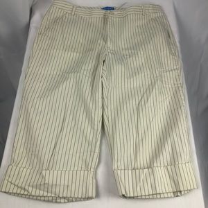 Dockers Women Size 10 White Pinstriped Shorts